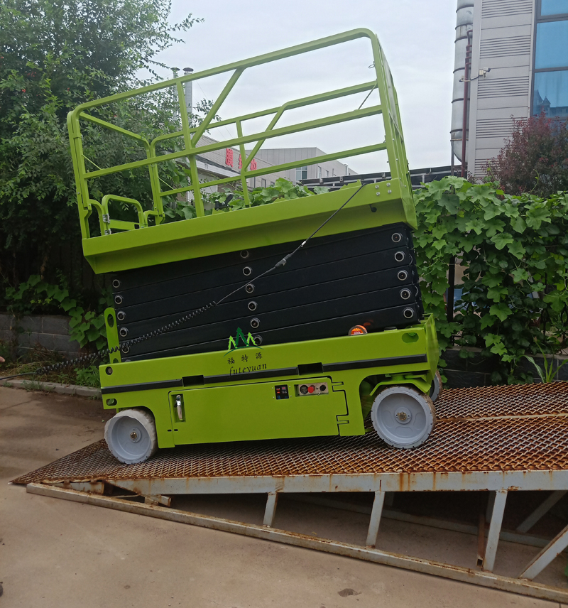 剪叉自行式高空作業平臺